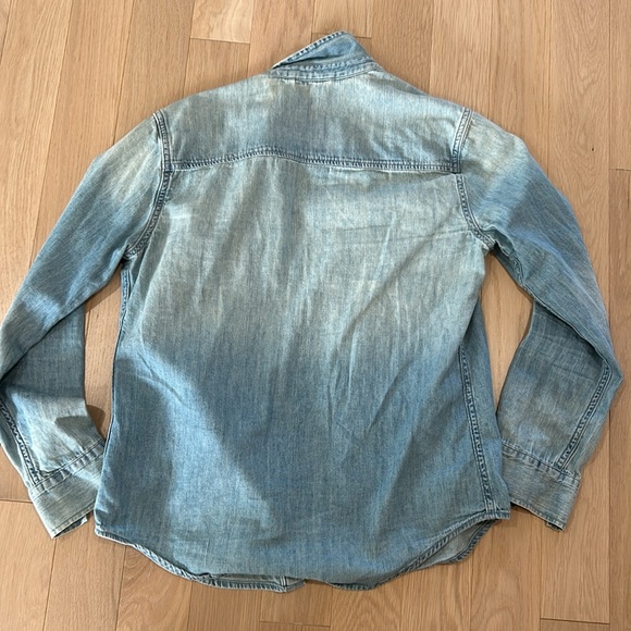 TNA boyfriend fit jean button down shirt. Size small. 100% cotton - Picture 5 of 5